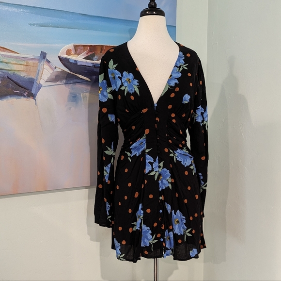 Free People Dresses & Skirts - Free People floral long sleeve dress
